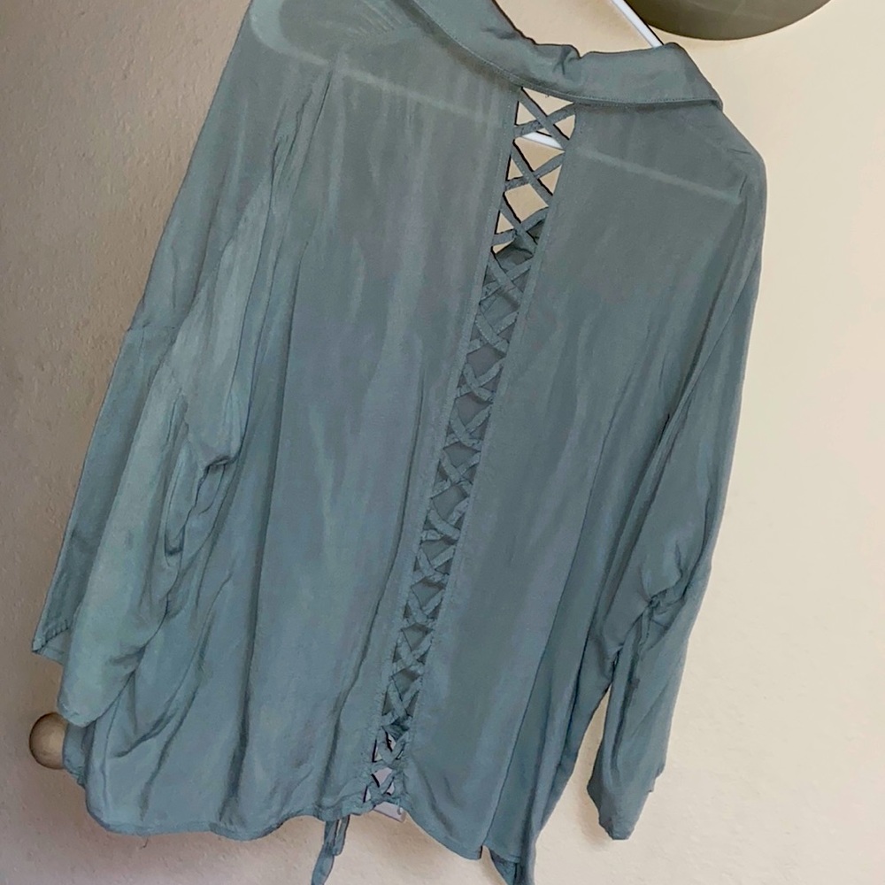 Cute blouse, beautiful back